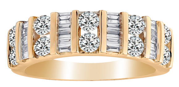 1.00 Carat of Diamonds Ring, 14kt Yellow Gold.......................NOW